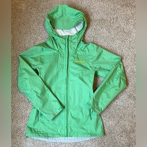 loved patagonia waterproof rain shell
